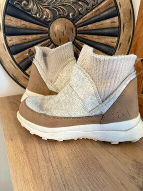 Merrell Women's Cloud Renew Bluff Snow Boots